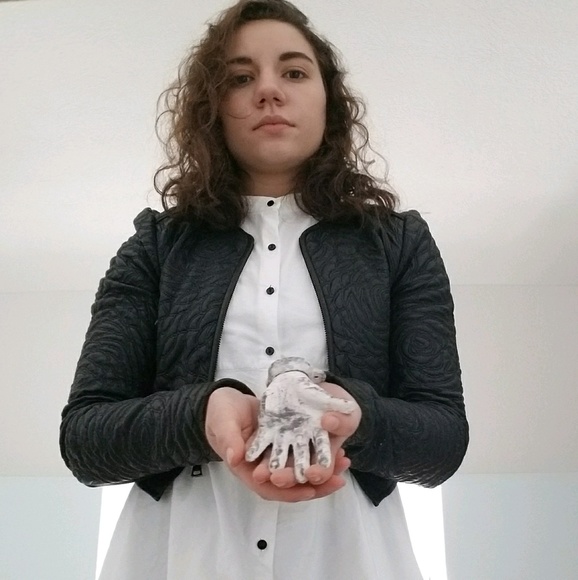 Meet your Posher, Holly - Picture 1 of 1